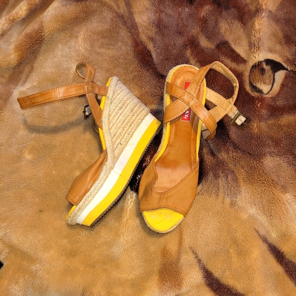 Wedge heels